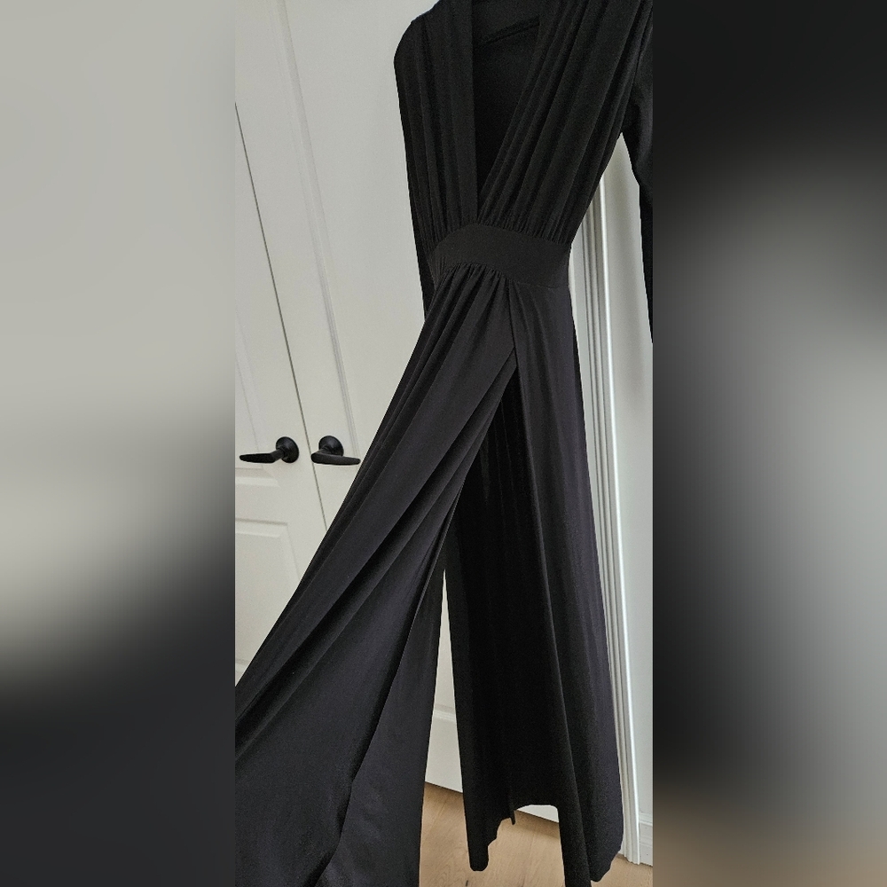 Elegant Black Evening Gown - Picture 6 of 8